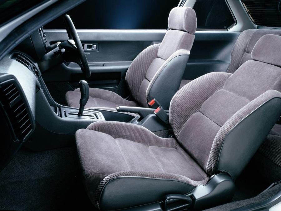 Интерьер Honda Prelude 2.0 XX 1987 года  (фото 5 из 7)